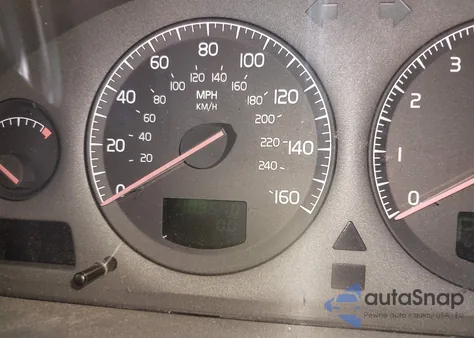 2002 Volvo V70 Xc z USA, uszkodzony, nr VIN YV1SZ58D321053477